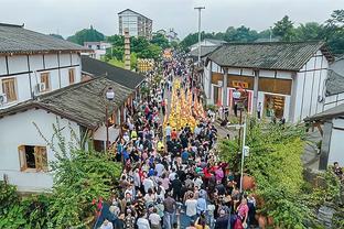 奥尼尔晒季中锦标赛奖杯：今天拉斯维加斯要有大事发生